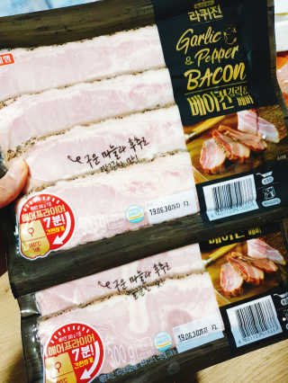 롯데푸드 라퀴진 베이컨 갈릭 앤 페퍼 2개 — 4.5점을 준 리뷰어가 2019년 6월 올린 사용 사진