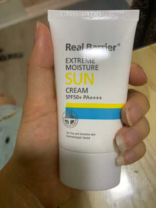 리얼베리어 익스트림 모이스처 선크림 SPF50+ PA++++ — 5점을 준 리뷰어가 2019년 4월 올린 사용 사진