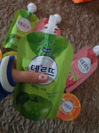 데르뜨 떠먹는 과일 3종, 짜먹는 과일 2종 총 10개 체험 — 5점을 준 리뷰어가 2020년 3월 올린 사용 사진