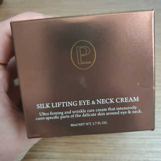 프리미어룩 실크 리프팅 아이 앤 넥 크림 — 5점을 준 리뷰어가 2019년 11월 올린 사용 사진