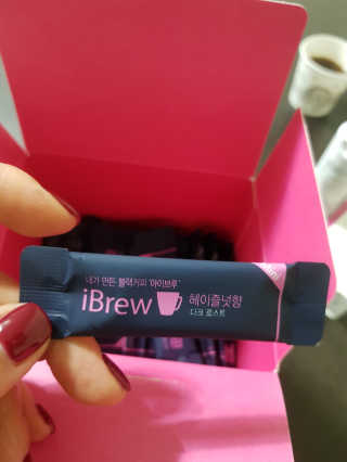 한국맥널티 아이브루 헤이즐넛향 100T — 5점을 준 리뷰어가 2019년 10월 올린 사용 사진