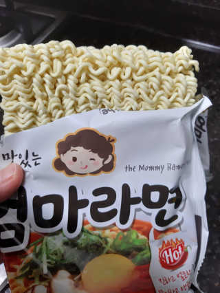 라면 그대로가 제일 맛있는 더엄마라면 — 5점을 준 리뷰어가 2019년 7월 올린 사용 사진