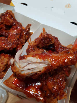 [치킨마루]-  빠사칸레드 + 콜라 500ml — 5점을 준 리뷰어가 2019년 5월 올린 사용 사진
