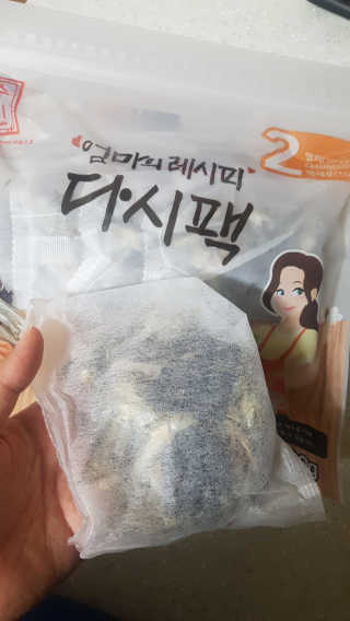육수명인 엄마의 레시피 다시팩 2번 — 5점을 준 리뷰어가 2019년 5월 올린 사용 사진