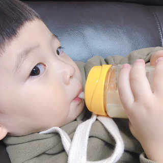 유비맘 PPSU 젖병 노꼭지_200ml_컬러 랜덤 발송 — 5점을 준 리뷰어가 2019년 12월 올린 사용 사진