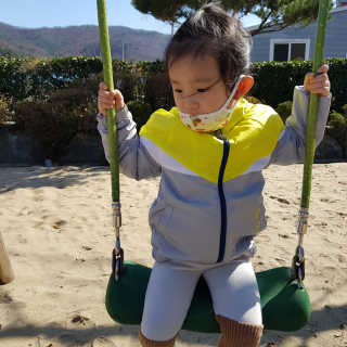 인디고뱅크키즈 메쉬 배색 점퍼 — 5점을 준 리뷰어가 2020년 3월 올린 사용 사진