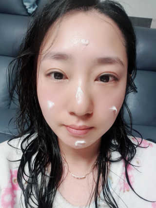 스킨더마 날씬마녀 화이트닝 모이스처크림 — 5점을 준 리뷰어가 2019년 12월 올린 사용 사진