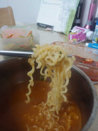 라면 그대로가 제일 맛있는 더엄마라면 — 5점을 준 리뷰어가 2019년 9월 올린 사용 사진