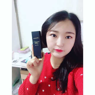 JM솔루션 물광 커버 파운데이션 럭셔리 — 5점을 준 리뷰어가 2018년 12월 올린 사용 사진