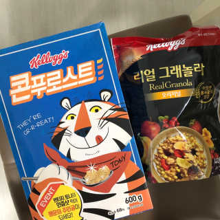 켈로그 콘프로스트,리얼 그래놀라 오리지널 — 5점을 준 리뷰어가 2019년 8월 올린 사용 사진