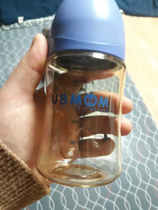 유비맘 PPSU 젖병 노꼭지_200ml_컬러 랜덤 발송 — 5점을 준 리뷰어가 2019년 12월 올린 사용 사진