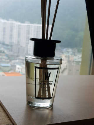 더블유드레스룸 퍼퓸 디퓨저 70ml — 3점을 준 리뷰어가 2018년 7월 올린 사용 사진