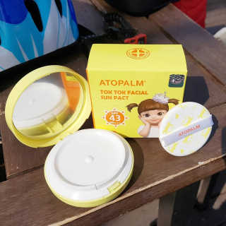 아토팜 톡톡 페이셜 선팩트 SPF43 PA+++ — 4.33점을 준 리뷰어가 2018년 4월 올린 사용 사진