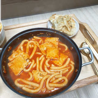 [홍코너떡볶이]옛날떡볶이 인기맛 4팩세트 — 4점을 준 리뷰어가 2019년 12월 올린 사용 사진
