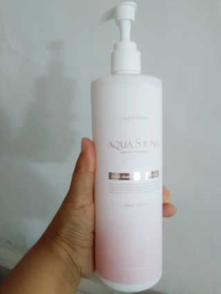 아쿠아큐링 아쿠아S링 퓨어리프레싱 헤어케어 500ml — 3.83점을 준 리뷰어가 2018년 8월 올린 사용 사진