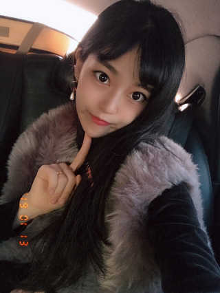 [블랙루즈] 펄블리 아이 글리터 2종 — 5점을 준 리뷰어가 2019년 1월 올린 사용 사진