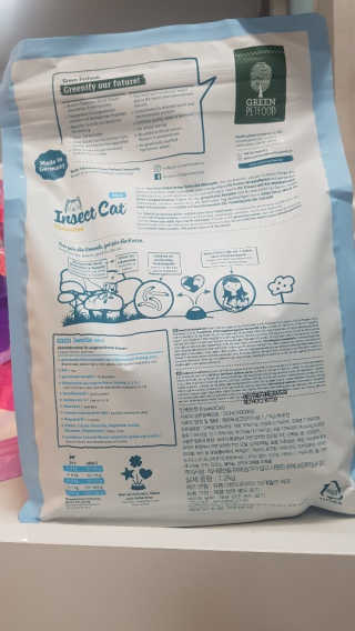 그린펫푸드 인섹트캣 글루텐프리（1.2KG） — 3점을 준 리뷰어가 2019년 8월 올린 사용 사진