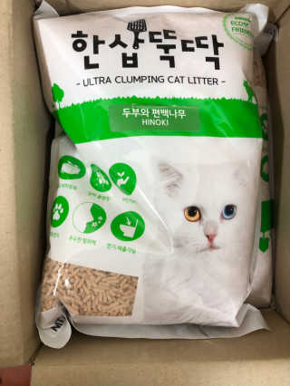 [펫토리아] BEST 고양이두부모래 6L 한삽뚝딱 — 4점을 준 리뷰어가 2019년 2월 올린 사용 사진
