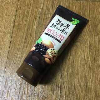 정글트리 검은콩 호두 아몬드 바디스크럽 — 3.5점을 준 리뷰어가 2018년 3월 올린 사용 사진