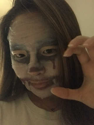 하이힐 리얼 호러마스크팩, HiHEEL REAL HORROR MASKPACK 하이힐 리얼 호러마스크팩-드라큐라 — 3.5점을 준 리뷰어가 2016년 12월 올린 사용 사진