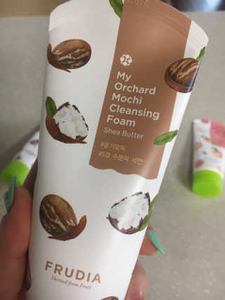 [후르디아] 골라쓰는 모찌 클렌징폼 5종 세트 — 4점을 준 리뷰어가 2019년 6월 올린 사용 사진