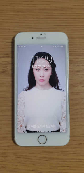 티라노 강화유리 티라노 프리미엄 아이폰 3D 풀점착 풀커버 — 4점을 준 리뷰어가 2019년 8월 올린 사용 사진