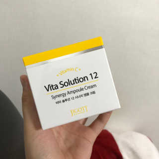 지고트 비타솔루션12 시너지 앰플 크림 100ml — 4.5점을 준 리뷰어가 2019년 6월 올린 사용 사진