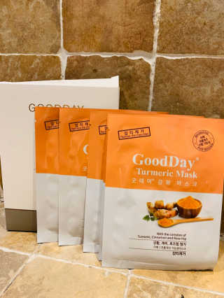 GoodDay Skincare GoodDay 강황 마스크 — 4점을 준 리뷰어가 2020년 3월 올린 사용 사진