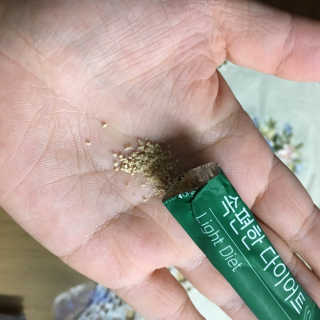 네츄럴굿띵스 속편한 다이어트 30포 — 2점을 준 리뷰어가 2019년 8월 올린 사용 사진