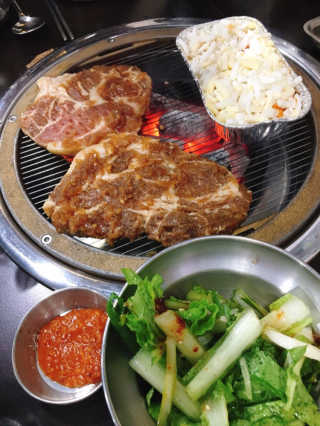 [두툼갈비] 두툼갈비 2인분 + 매콤치즈버섯 set — 4.83점을 준 리뷰어가 2018년 10월 올린 사용 사진