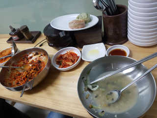 칼국수에끌림 [칼국수에 끌림] 손칼국수+비빔칼국수+왕만두4개 — 4점을 준 리뷰어가 2018년 9월 올린 사용 사진