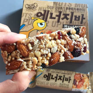 견과가 똘똘 뭉쳐들어간 넛츠몬 에너지바 1BOX 6개입 — 5점을 준 리뷰어가 2018년 1월 올린 사용 사진