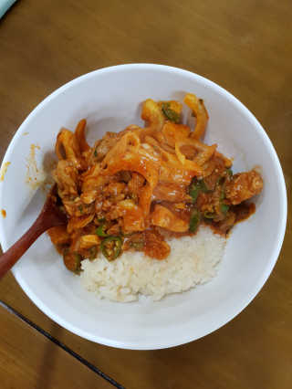 뜰아채유통 춘천닭갈비덮밥소스와 머쉬마루 버섯 — 2.33점을 준 리뷰어가 2018년 12월 올린 사용 사진