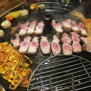 [화덕고깃간 마곡발산점] 화덕삼겹살2인분 — 5점을 준 리뷰어가 2018년 12월 올린 사용 사진