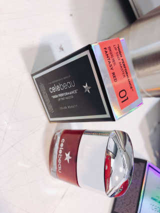 셀레뷰 하이 퍼포먼스 립 틴트 마스터 — 3.33점을 준 리뷰어가 2018년 2월 올린 사용 사진