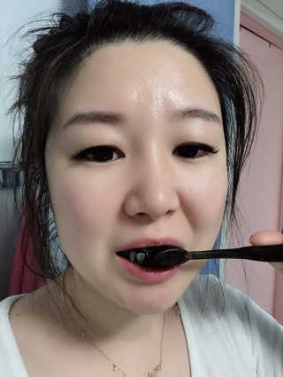 the naked object 디블랙팩치약 디블랙칫솔 세트 — 5점을 준 리뷰어가 2018년 12월 올린 사용 사진