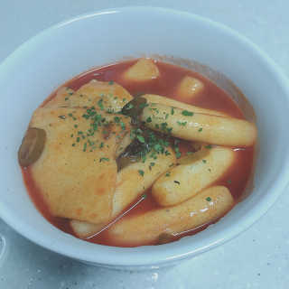 두번째 국떡 국가대표 떡볶이 1팩 + 영미칩 2봉 증정 — 5점을 준 리뷰어가 2019년 2월 올린 사용 사진