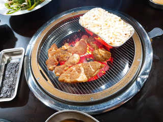 [두툼갈비] 두툼갈비 2인분 + 매콤치즈버섯 set — 5점을 준 리뷰어가 2018년 10월 올린 사용 사진