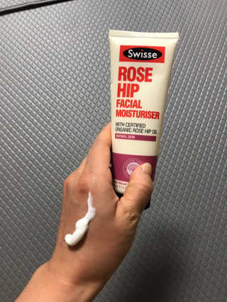 SWISSE 스위스 로즈힙 페이셜 모이스처라이저 로션 — 4점을 준 리뷰어가 2019년 12월 올린 사용 사진