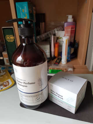 달리프 베러 퍼퓸 샴푸 1000ml 레이니데이 or 일랑로즈 — 5점을 준 리뷰어가 2018년 9월 올린 사용 사진