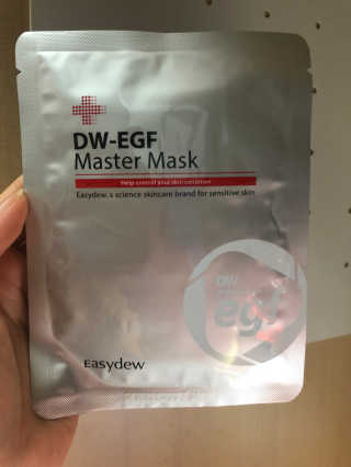 이지듀 피부재생 긴급처방 DW-EGF 마스터 마스크 — 4.5점을 준 리뷰어가 2018년 4월 올린 사용 사진
