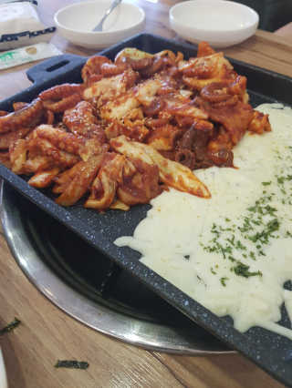 [쭈퐁] 치즈쭈꾸미 2인or삼겹쭈꾸미 2인+볶음밥 — 4점을 준 리뷰어가 2018년 8월 올린 사용 사진