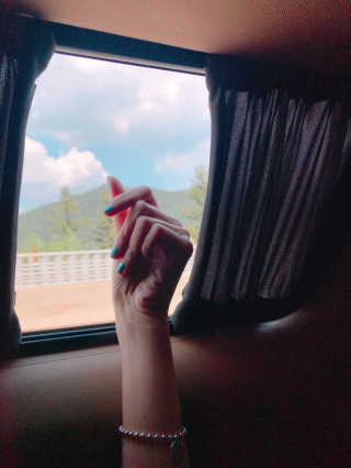 [에르나인 네일룩] 탑코트가 필요없는 젤네일스티커 — 3.67점을 준 리뷰어가 2018년 8월 올린 사용 사진