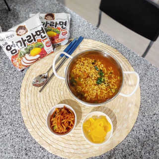 라면 그대로가 제일 맛있는 더엄마라면 — 4.5점을 준 리뷰어가 2019년 7월 올린 사용 사진