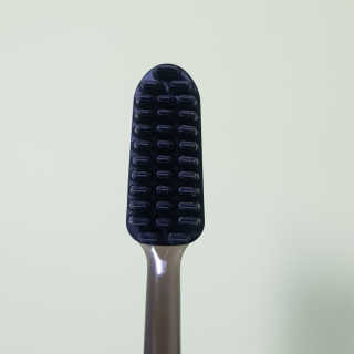 the naked object 디블랙 실리콘 잇몸 칫솔 — 4점을 준 리뷰어가 2019년 12월 올린 사용 사진