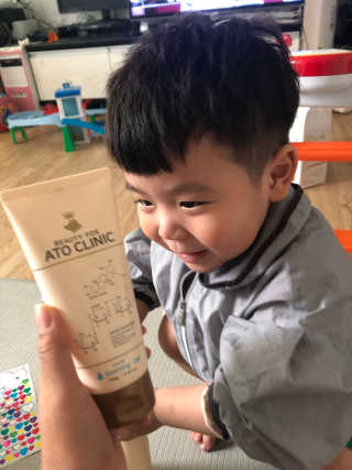 뷰티여우_아토클리닉 [아토클리닉] 아기들이 쓰는 보습, 진정 수딩젤 2개 — 4점을 준 리뷰어가 2019년 7월 올린 사용 사진