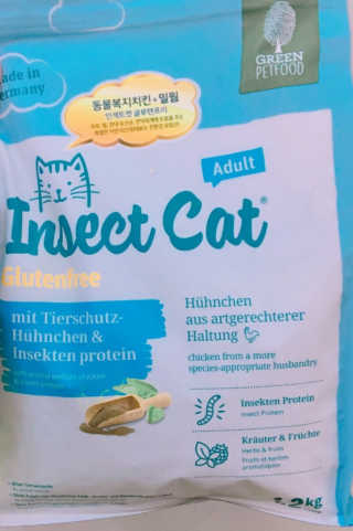 그린펫푸드 인섹트캣 글루텐프리（1.2KG） — 5점을 준 리뷰어가 2019년 8월 올린 사용 사진