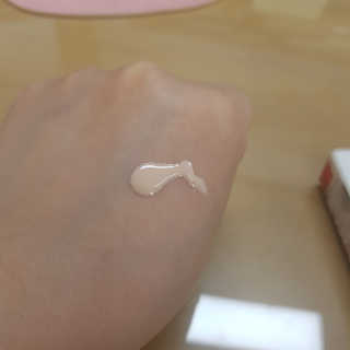 쥴라이Jullai 슈퍼 12 바운스 선 플루이드 SPF50+ PA++++ — 4.5점을 준 리뷰어가 2019년 8월 올린 사용 사진