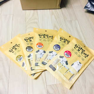 [펫토리아] 강아지,고양이겸용 짜먹는 한입뚝딱 — 5점을 준 리뷰어가 2019년 1월 올린 사용 사진