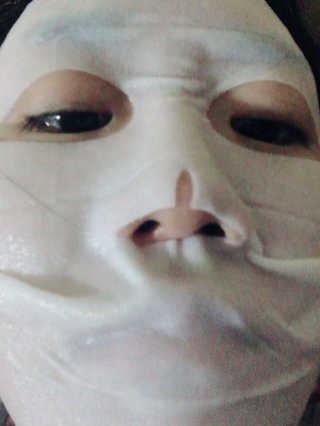 23years old 코쿤 윌로우 실키 마스크 — 5점을 준 리뷰어가 2018년 3월 올린 사용 사진
